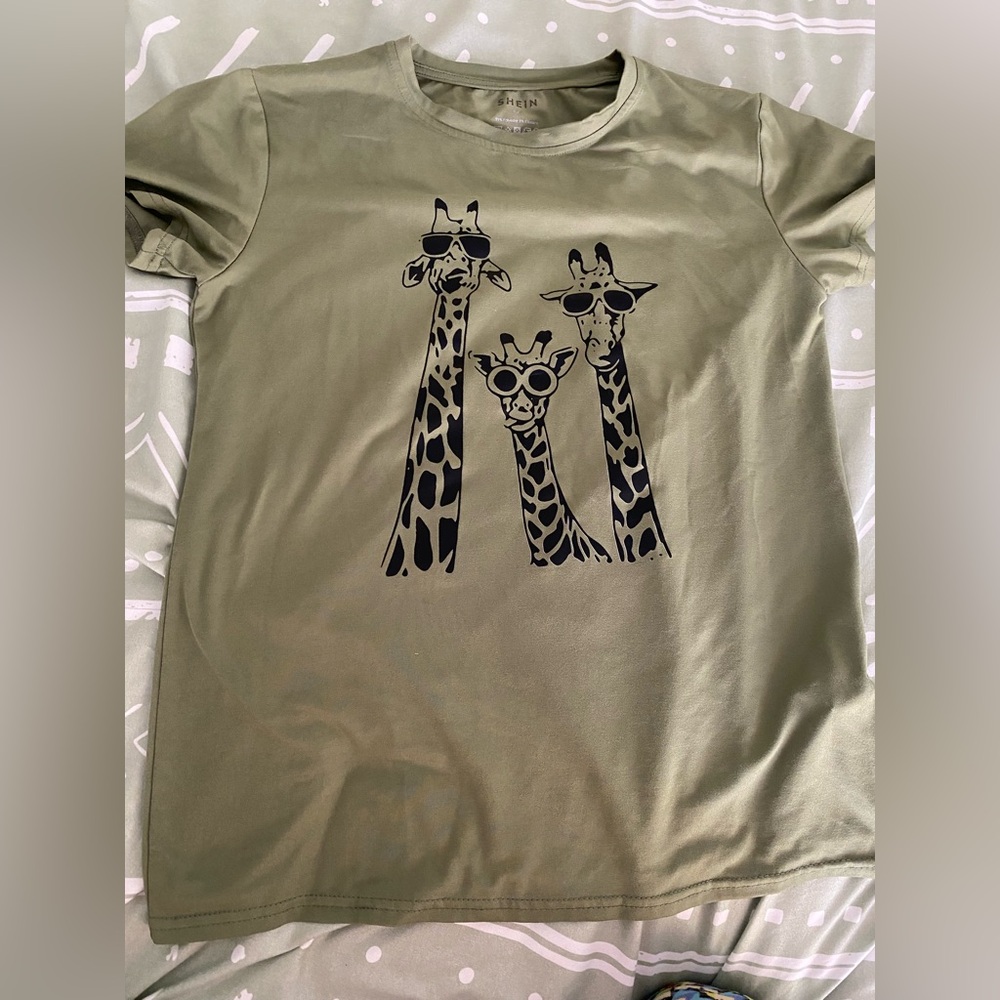 army green Olive Tee with Giraffe Design family of three
